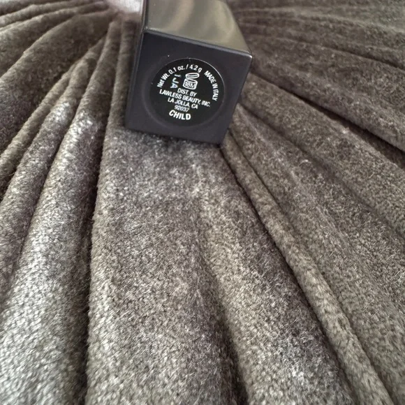 Lawless satin luxe classic cream child lipstick - Picture 5 of 9